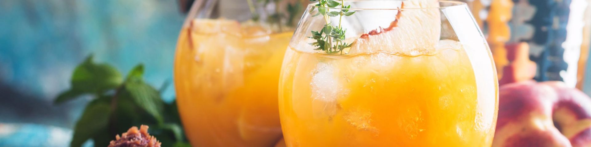 Naravna poletna osvežitev: Rooibos BIO ledeni čaj Breskev
